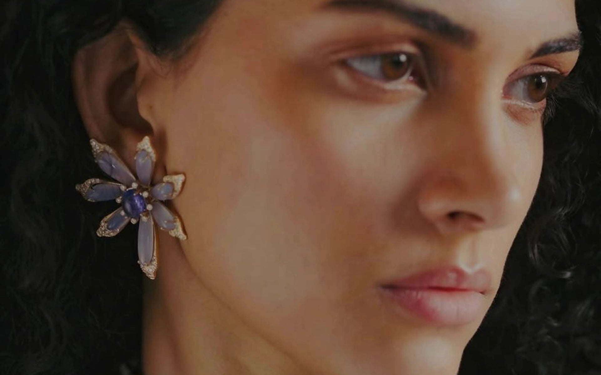 Fine jewellery built around remarkable stones